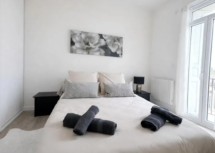 Elegance Castillet - Plein Centre Proche Gare Bus Et Transports - Ideal Couple Ou Pro - Moderne Et Confort - Speciale *
